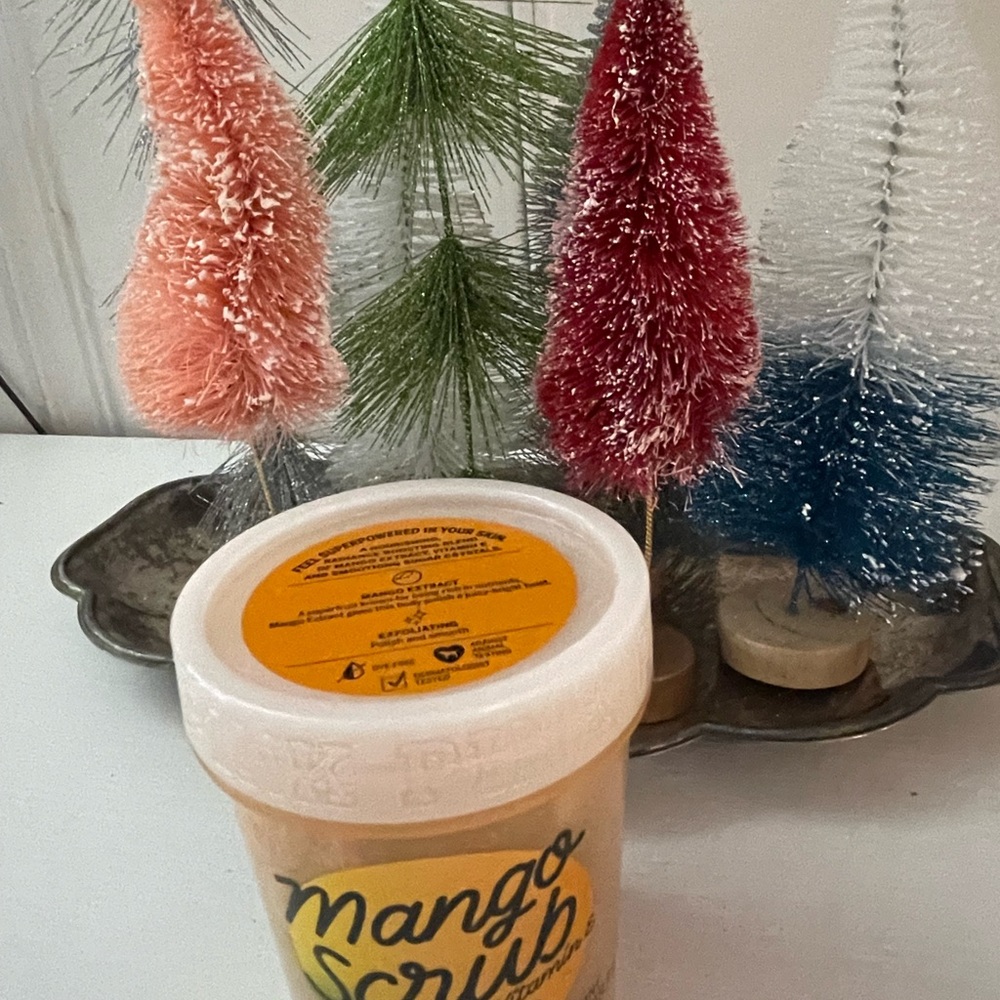 PINK Mango body scrub smells amazing perfect stocking stuffer🎄